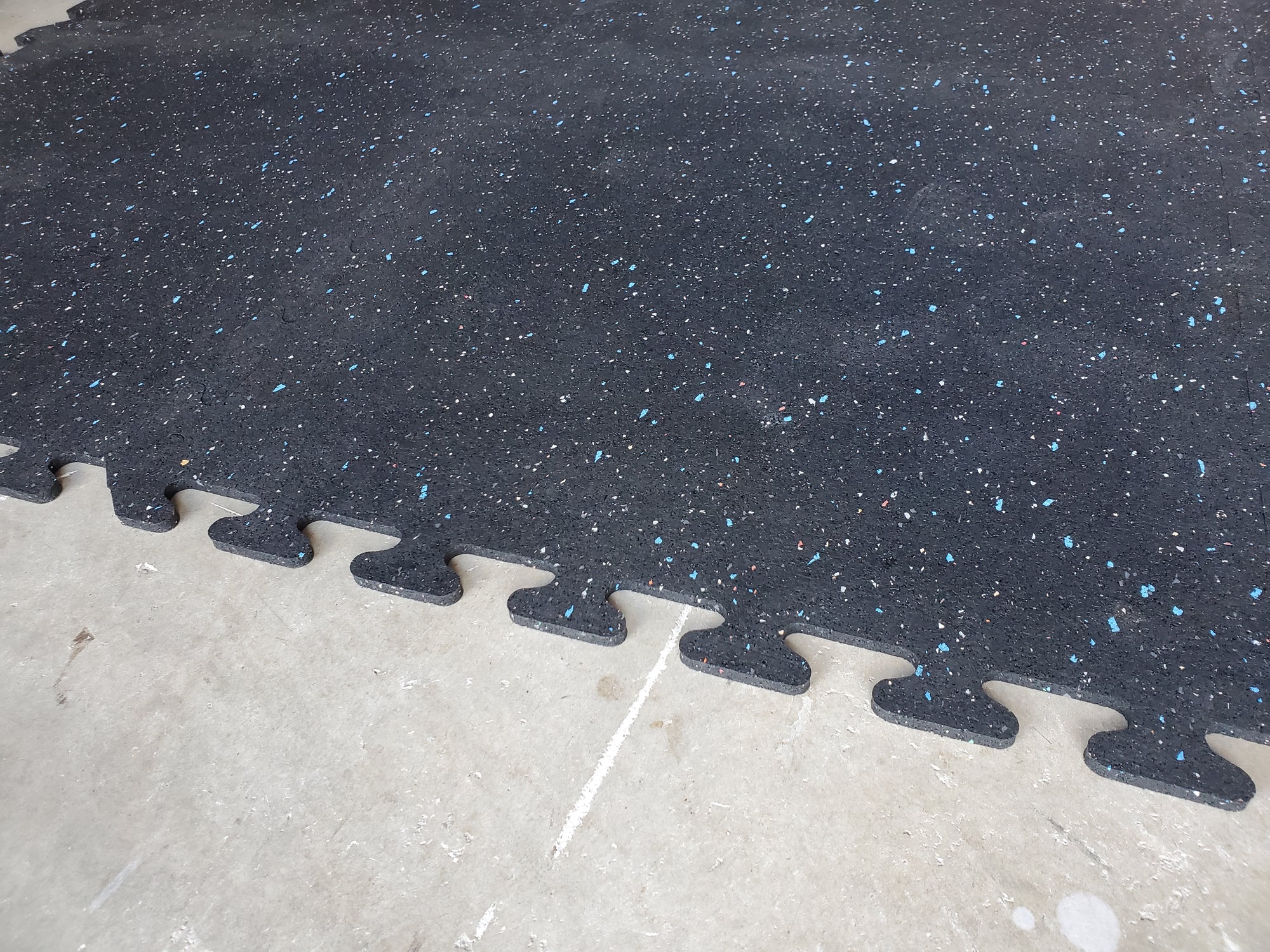 INTERLOCKING RUBBER GYM TILES - Confetti Black