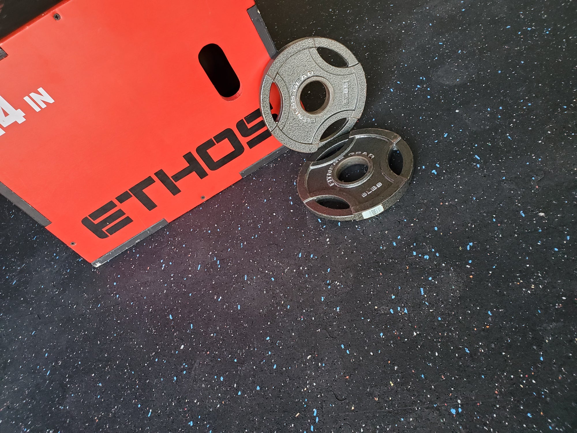 INTERLOCKING RUBBER GYM TILES - Confetti Black